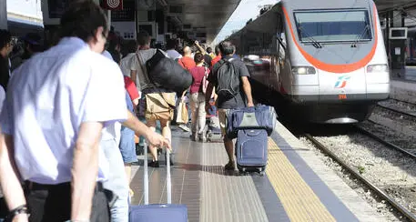 Ritmi di lavoro «insostenibili» e necessità di assunzioni: sciopera il personale di Trenitalia