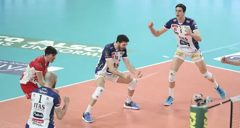 Semifinale gara uno: l'Itas travolge Piacenza 3-0