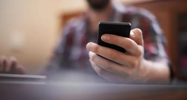 Comune, vietato ai dipendenti l'uso dei social network durante l'orario di lavoro