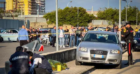 Napoli, mamma travolge e uccide la figlia facendo retromarcia con l'auto