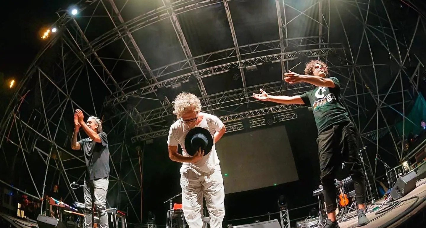 Niccolò Fabi: sul palco fra la dimensione intima e le sonorità orchestrali