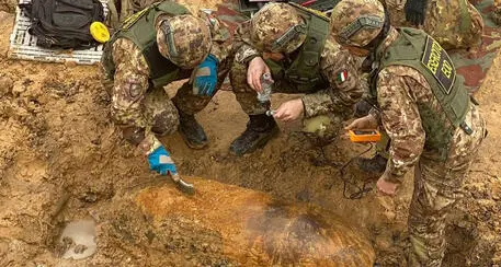 Valsugana, \"bomba day\" a Cismon del Grappa: statale 47 e ferrovia chiuse