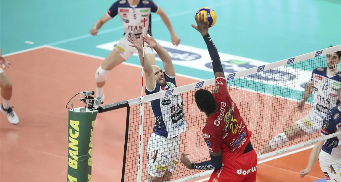 Finale scudetto, a Civitanova l'Itas lotta alla grande con la Lube e cede solo al tie-break