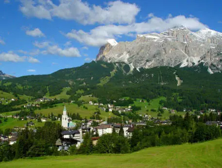 20040719 - CORTINA D'AMPEZZO (BELLUNO) - CRO: ESTATE 2004: CORTINA D'AMPEZZO. Una veduta di Cortina.