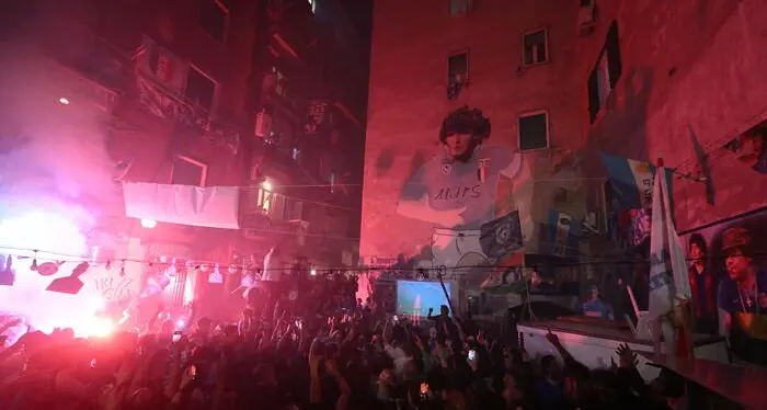 Festa scudetto, quattro persone investite da un'auto a Casoria: gravissima una ragazza