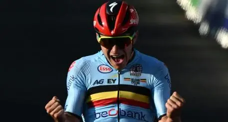 Giro 2023, per i bookmaker Evenepoel favorito davanti a Roglic