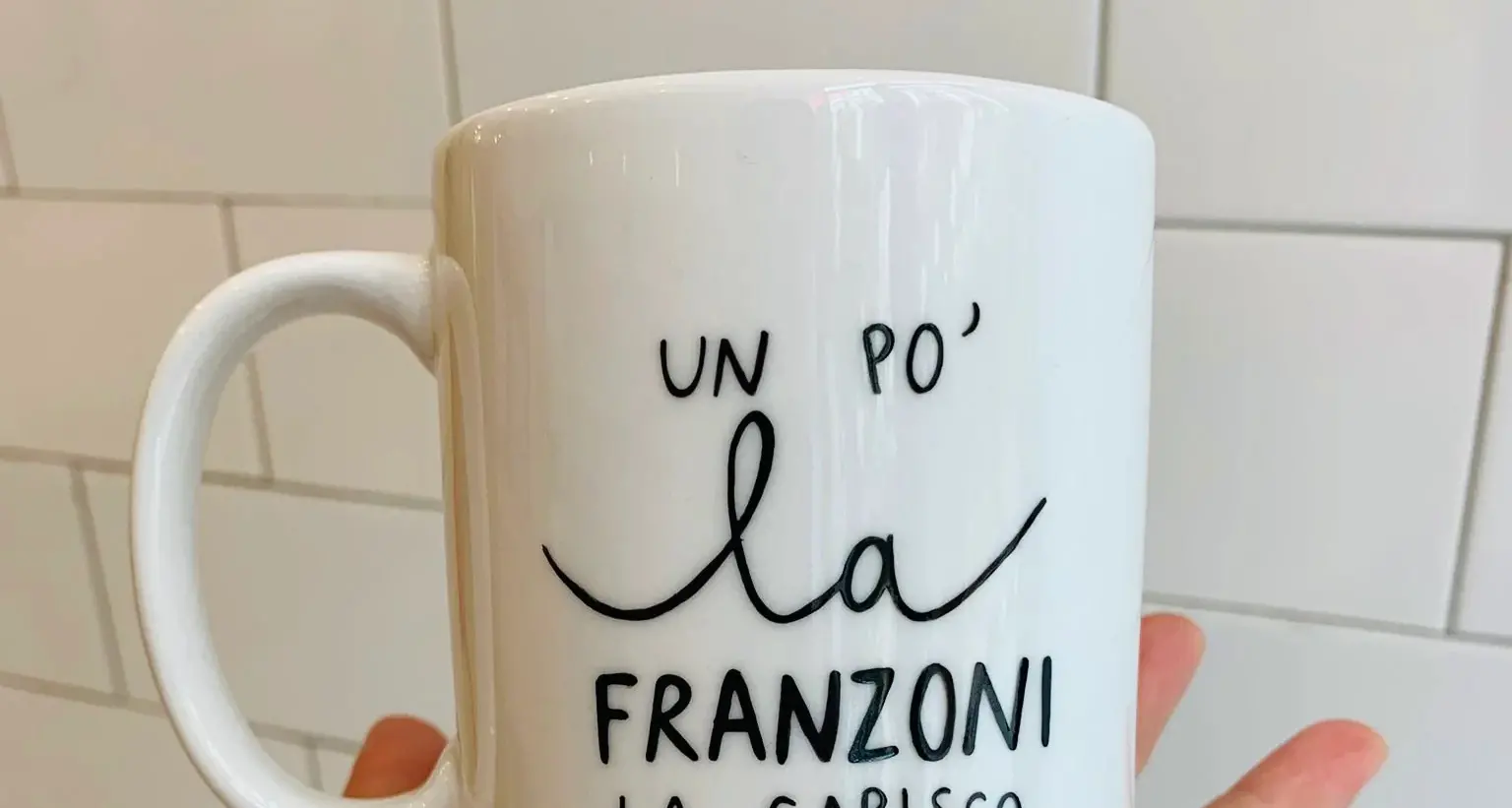 “Un po’ la Franzoni la capisco”: bufera sulla tazza che evoca il delitto di Cogne per la Festa della mamma
