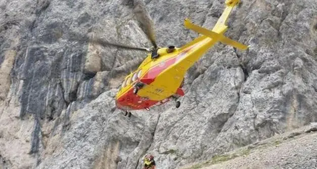 Bambina di dodici anni cade mentre arrampica sulla falesia Muro dell'Asino: recuperata dall'elisoccorso