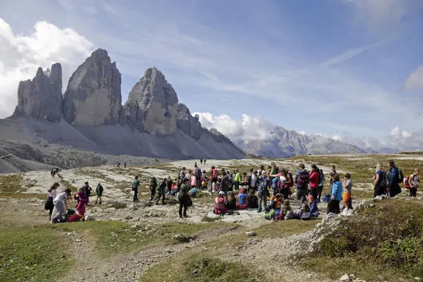 Dolomiti Unesco: negli hotspot Lago di Braies e Tre Cime di Lavaredo superata la capacità di carico