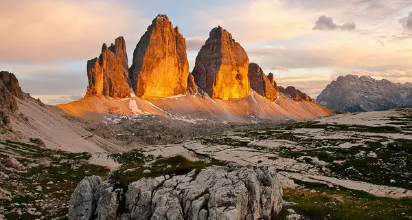Troppe auto e code alle Tre Cime di Lavaredo: dal 2024 parcheggi su prenotazione