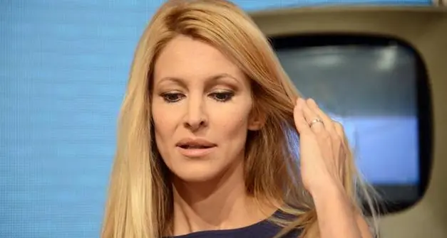 La testimone riferisce le minacce dell’ex marito ad Adriana Volpe: «Sei una z..., quando esci ti rovino la vita»
