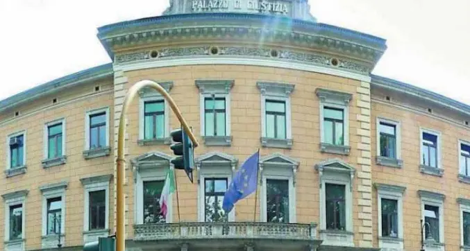 Cinquantenne condannato a sei anni per atti sessuali con una bambina