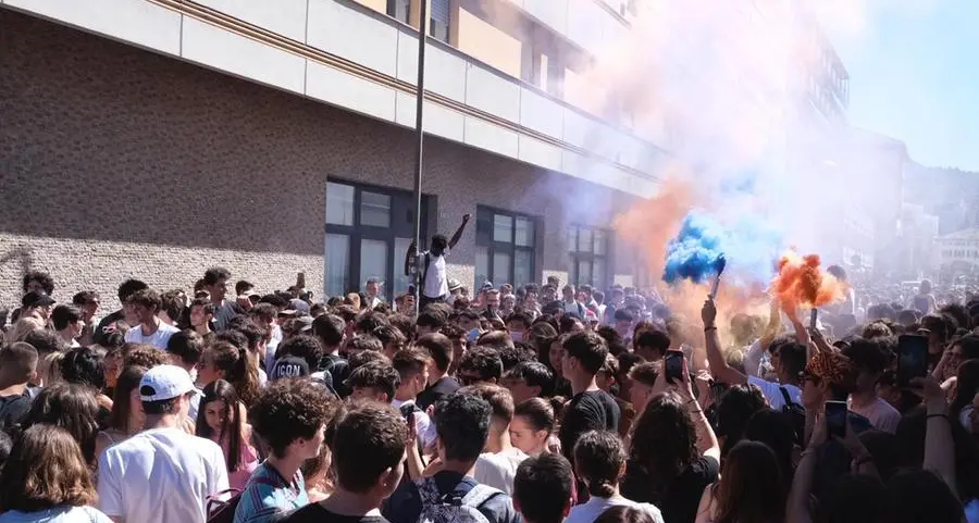 Trento, festa negata per l'ultimo giorno di scuola: \"Studenti a casa in dad\"