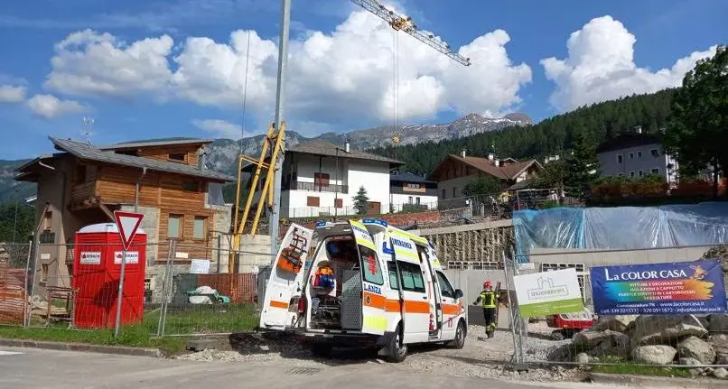 Daolasa, infortunio sul lavoro in un cantiere edile: gravemente ferito un 45enne