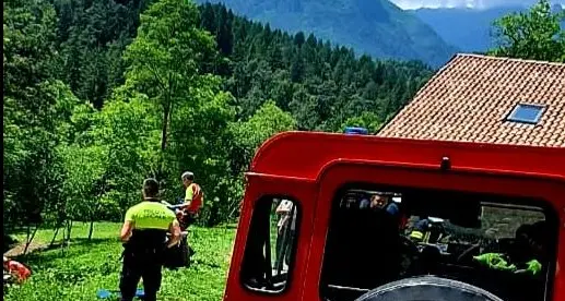 Bleggio Superiore, il trattore si ribalta: muore l'uomo che era alla guida