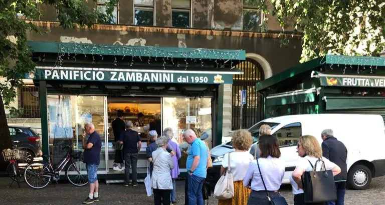 Piazza Vittoria, Zambanini chiude il chiosco del pane