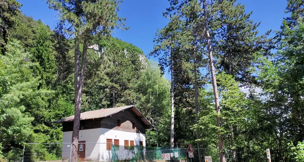 Frane sul Calisio, un'altra estate con la strada de Mez chiusa ma poi aprirà il cantiere