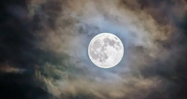 Il cielo di luglio accoglie la prima superluna del 2023: si potrà ammirare lunedì