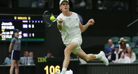 Wimbledon, Sinner liquida Cerundolo e vola al secondo turno