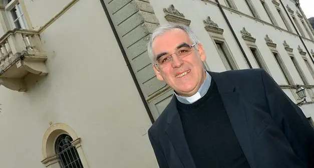 Gli incontri pubblici sulla sanità cancellati, il vescovo Tisi: «Clima rovente, scelta presa in fretta»