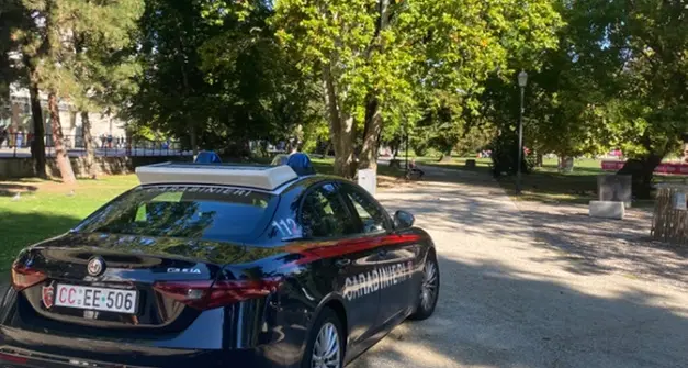 Ruba una bicicletta in piazza Pasi: giovane inseguito e arrestato dai carabinieri