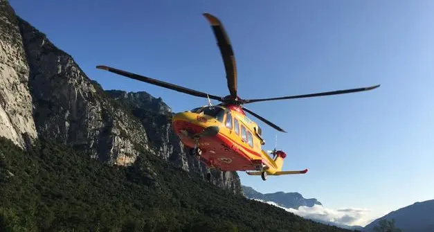 Zambana, cacciatore vola dall'altana e ruzzola sul pendio