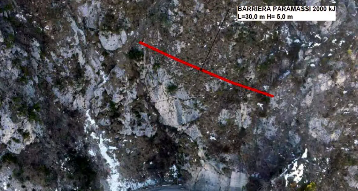 Menador, avviati i lavori per la messa in sicurezza della strada. Poi scatterà l'intervento per realizzare il nuovo tunnel