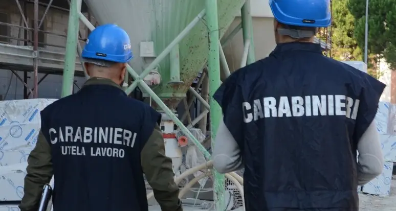 Operaio in nero nel cantiere edile, ma arrivano i carabinieri: lavori sospesi e imprenditore denunciato