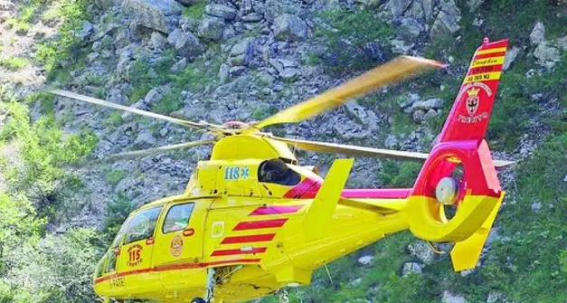 Moena, vola fuori strada in bicicletta: un 45enne soccorso dall'elicottero