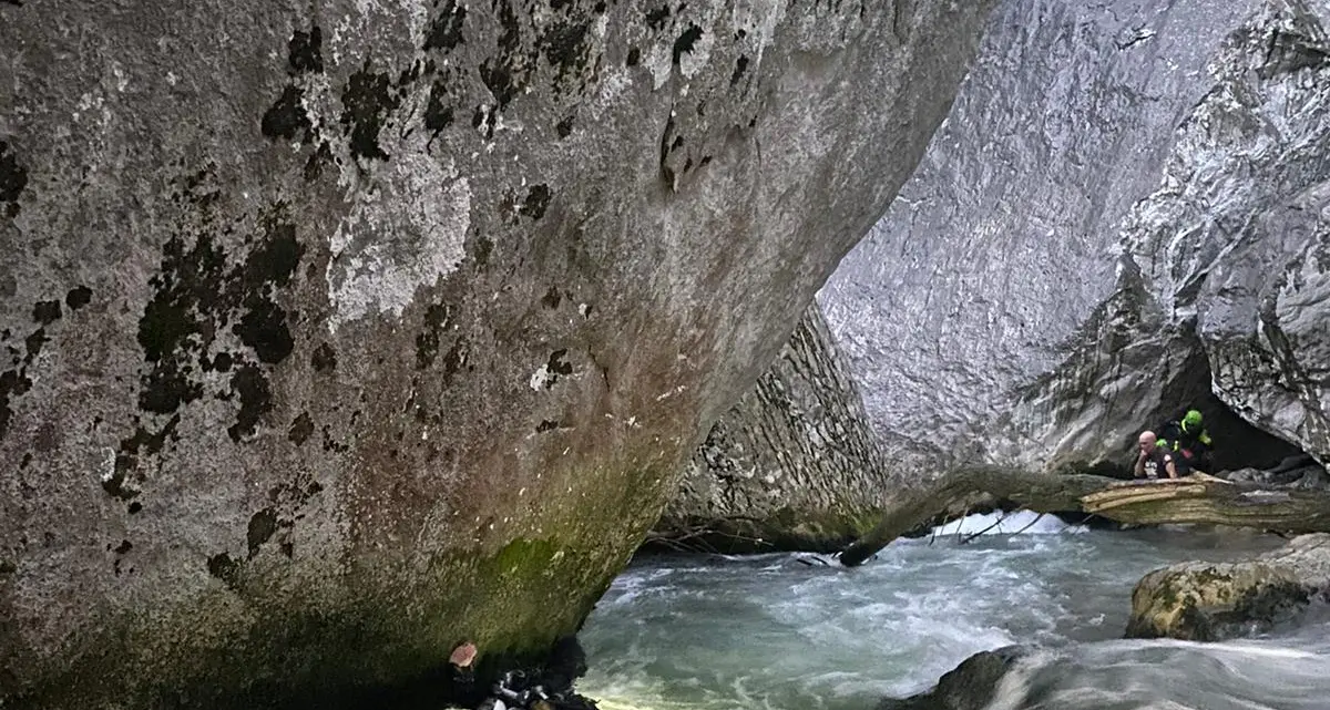 Senza esito le ricerche del giovane scomparso in acqua in un tratto difficile del Sarca