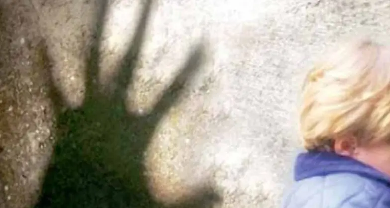 Maltrattamenti continui, tolto per quasi quattro anni il figlio a un padre violento