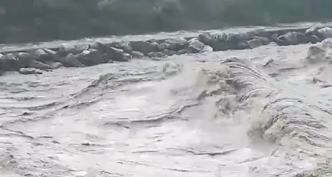 Il Sarca in piena: recuperati circa 375 metri cubi di legname per salvaguardare il Garda
