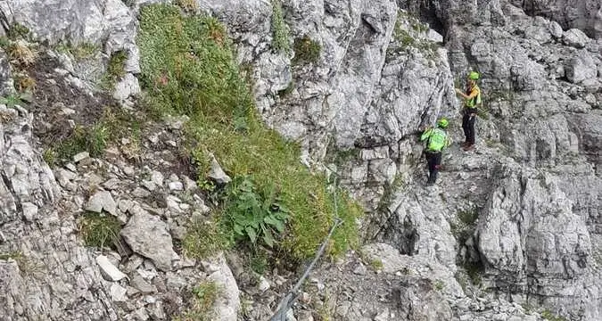 Belluno, crollo sul monte Schiara: i massi danneggiano due vie ferrate