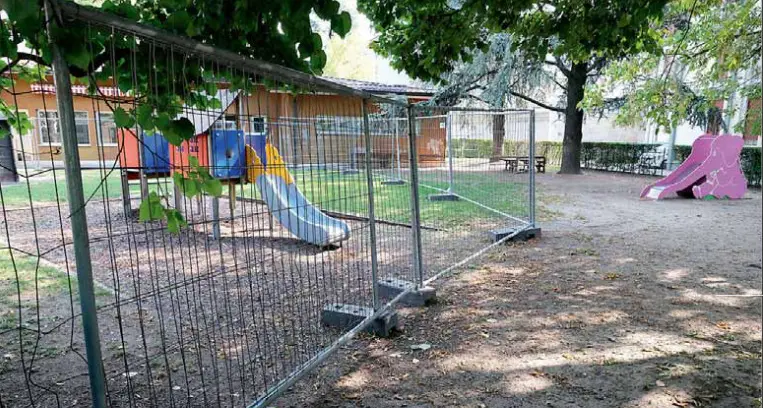 Tracce di idrocarburi nel cortile dell'asilo e della scuola materna, l'Apss rassicura