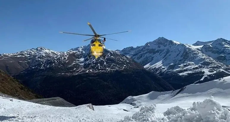 Due alpinisti morti sull'Ortles: si stacca un appiglio e il primo di cordata cade trascinando con sé gli altri