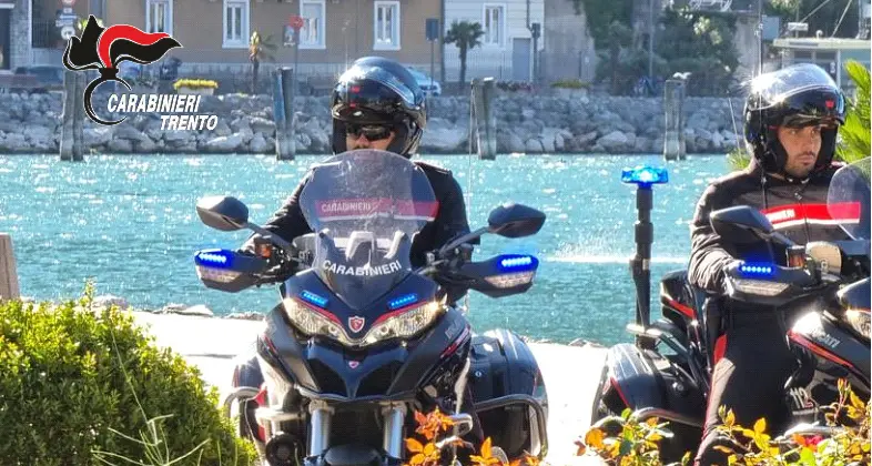 I carabinieri inseguono e arrestano a Riva un giovane sospettato di tentato omicidio