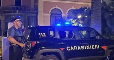 Scene da \"saloon\" in un bar di Arco: una persona voleva entrare con il cane, scoppia la mega rissa tra clienti