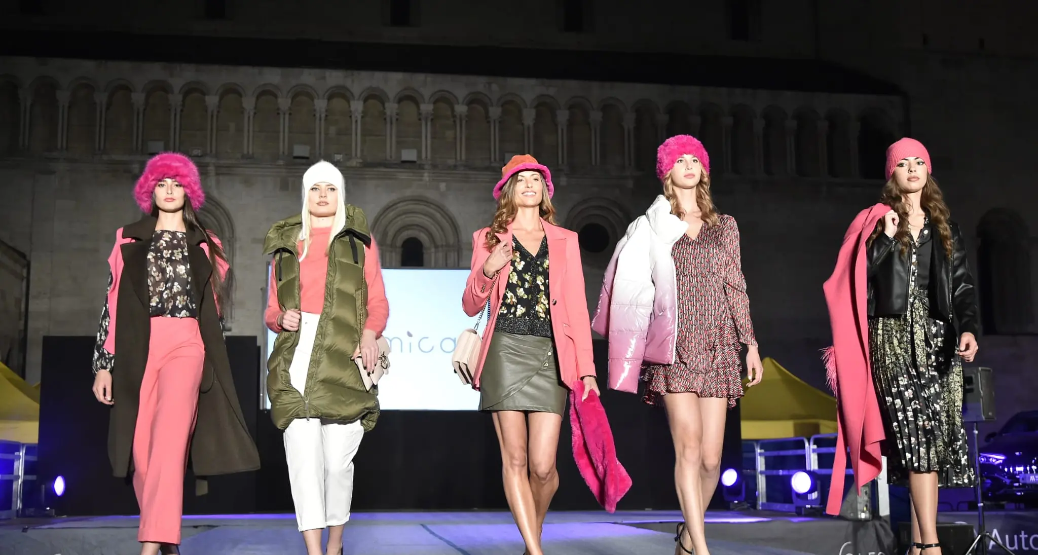 La moda sfila in città, ecco la passerella in piazza Battisti