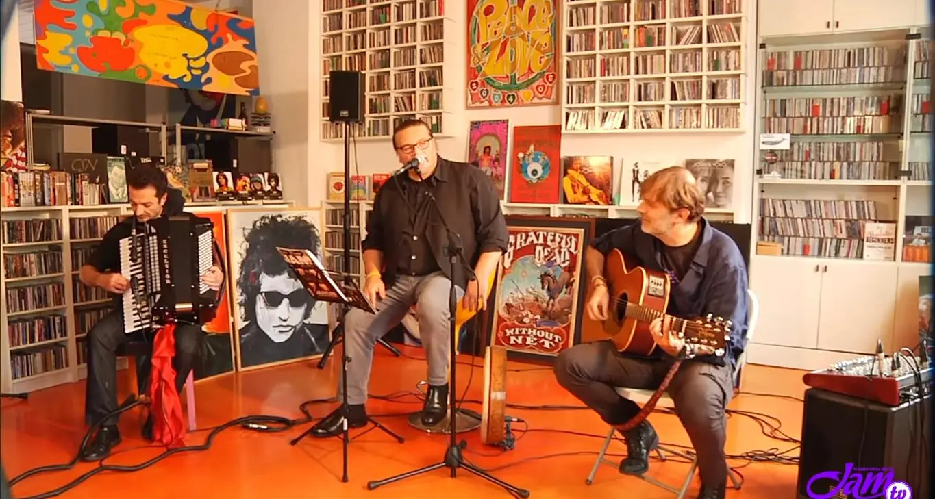 Cisco in concerto a Lavis con i Dinosauri, “Combat folk” e ritorno: raccontiamo le nostre radici