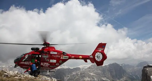 Schianto con il parapendio nella zona del Col Rodella: perde la vita un uomo di 58 anni