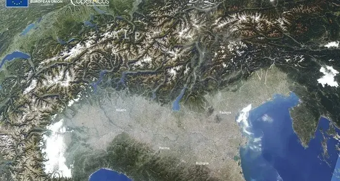 Pianura Padana (e dintorni), coperta dagli inquinanti: le preoccupanti immagini del satellite