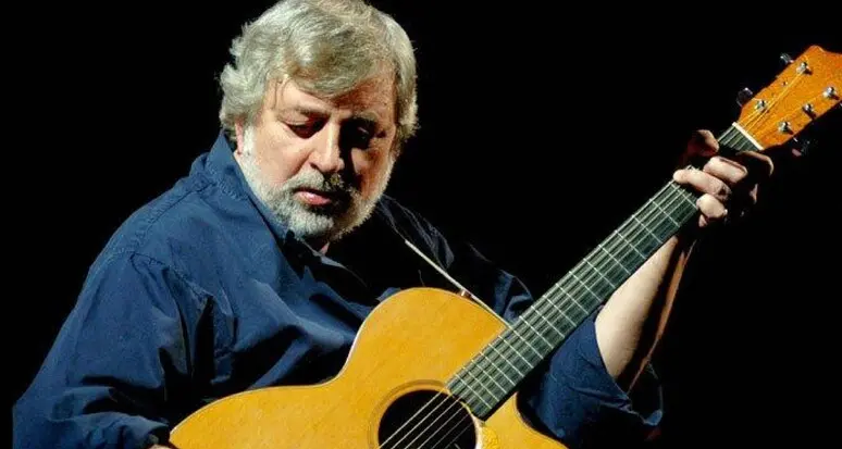 I classici di Francesco Guccini nel live “Omaggio al poeta”, al teatro di Meano