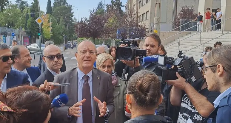 Studenti che inneggiano ad Hamas, l'ira di Valditara: \"No all'antisemitismo nelle scuole\"