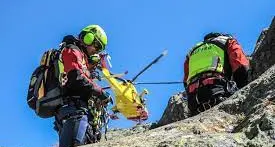 Serie di incidenti in parete: un alpinista ferito sulla Marmolada, altri tre in valle del Sarca