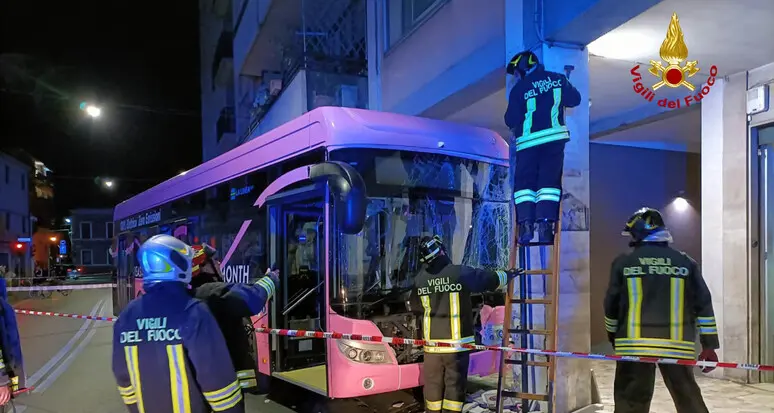 Choc a Mestre, un altro bus si schianta: 15 feriti