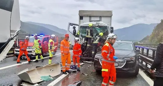 Due incidenti sull'Autobrennero: dodici feriti, grave una donna
