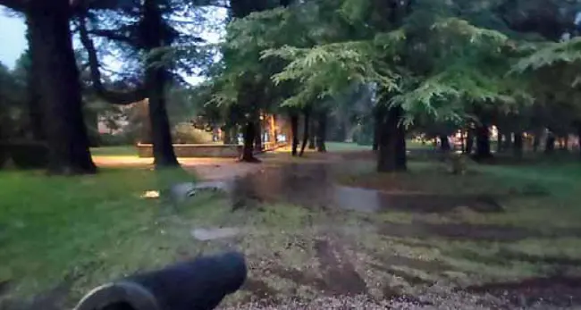 Asilo nido alla ex colonia Miralago: genitori arrabbiati, tra il fango e il buio