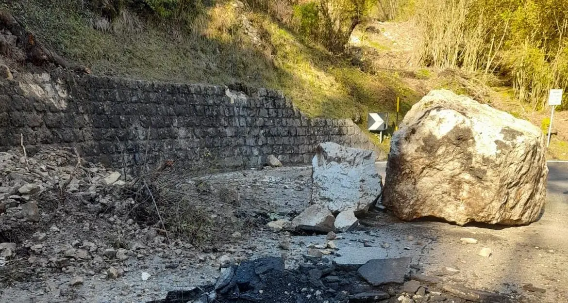 Tunnel in val di Ledro, Gardesana orientale e Valdastico-Folgaria: incertezza sui tempi di riapertura dopo le frane