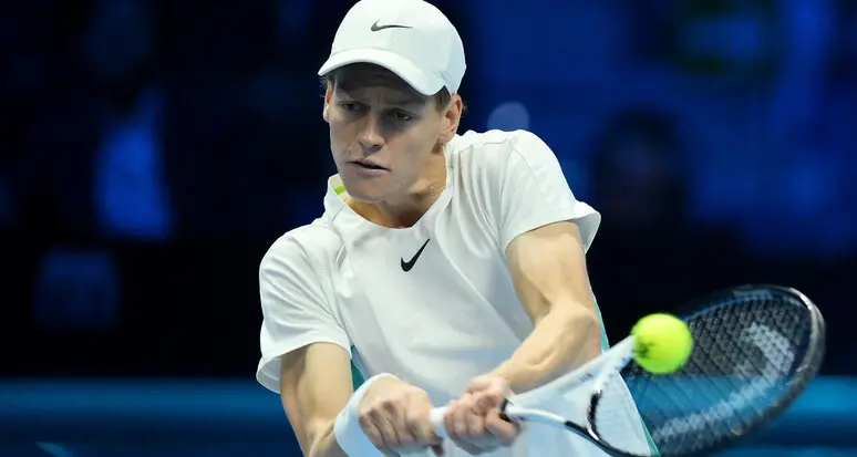 Atp Finals, super Sinner piega Medvedev (2-1) e domenica giocherà per il titolo