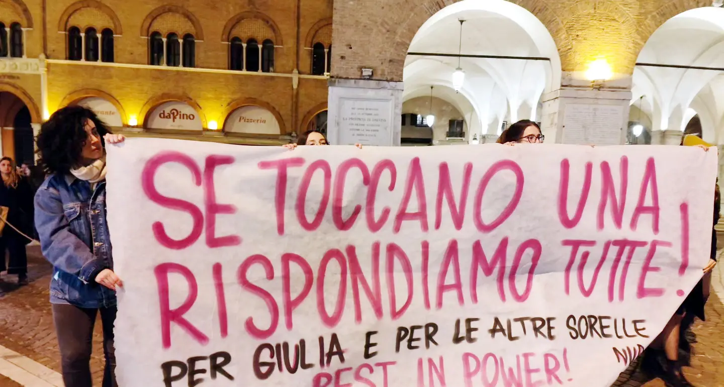 \"Per Giulia e per le altre sorelle\": manifestazioni in molte città italiane contro la violenza sulle donne